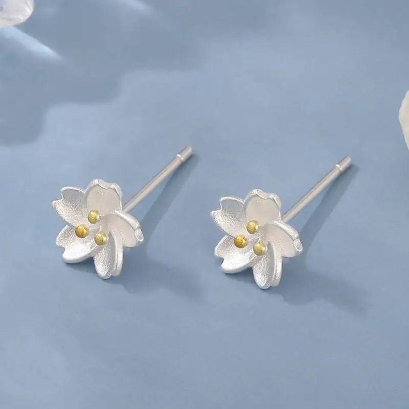 أقراط حقيقية من الفضة الإسترليني عيار 925 على شكل زهرة حلوة صغيرة للسيدات مجوهرات راقية لطيفة وإكسسوارات أنيقة ذات طابع شخصي