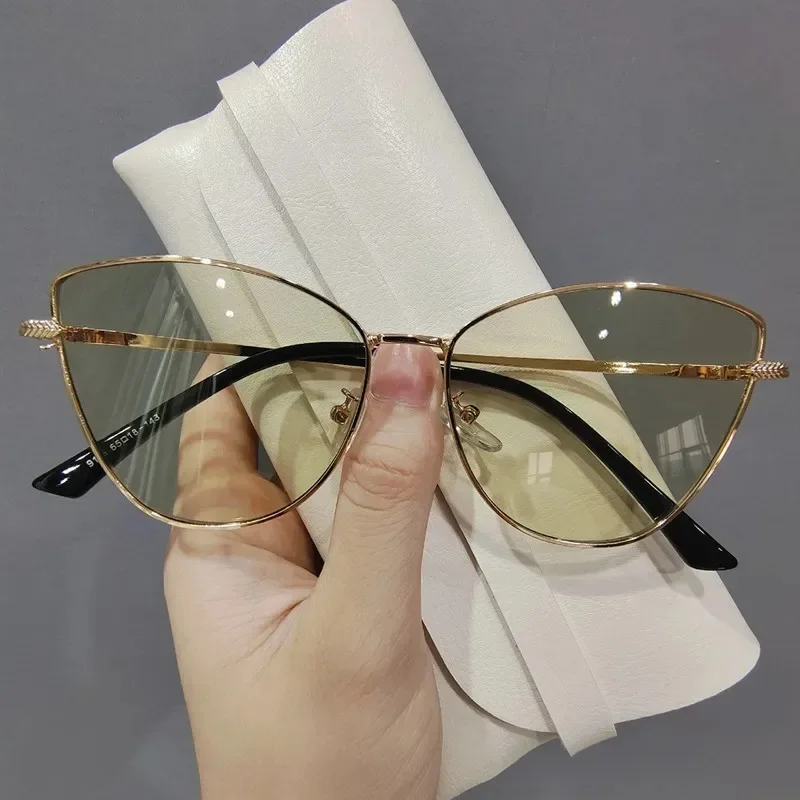 New Retro Metal Small Frame Cat-eye Sunglasses Womean Style European And American Fashion Street Photo Decorative Sungla Uv400
