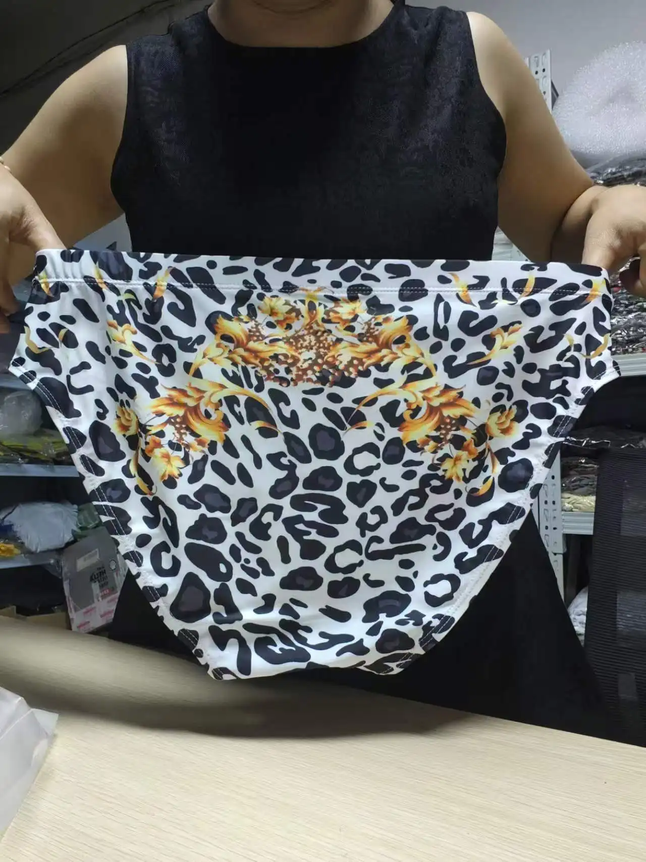 2026 Fashion printed swimming trunks men's low-rise cup briefs cross-border professional hot spring swimwear 10013zb