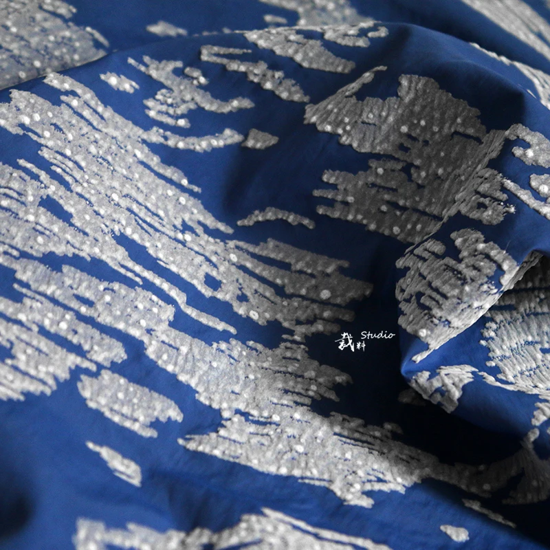 

Реконструкционный текстурированный пуховик-ветровка Куртка-ветровка Дизайнерские ткани для пэчворка Легкая ткань с синим рифом