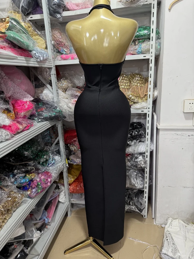 เดรสยาวแบบผูกคอ เปิดหลัง รัดรูป รุ่นใหม่ มีสินค้าในสต็อก มีให้เลือก 3 สี สำหรับชุดเดรสผู้หญิงและชุดราตรี