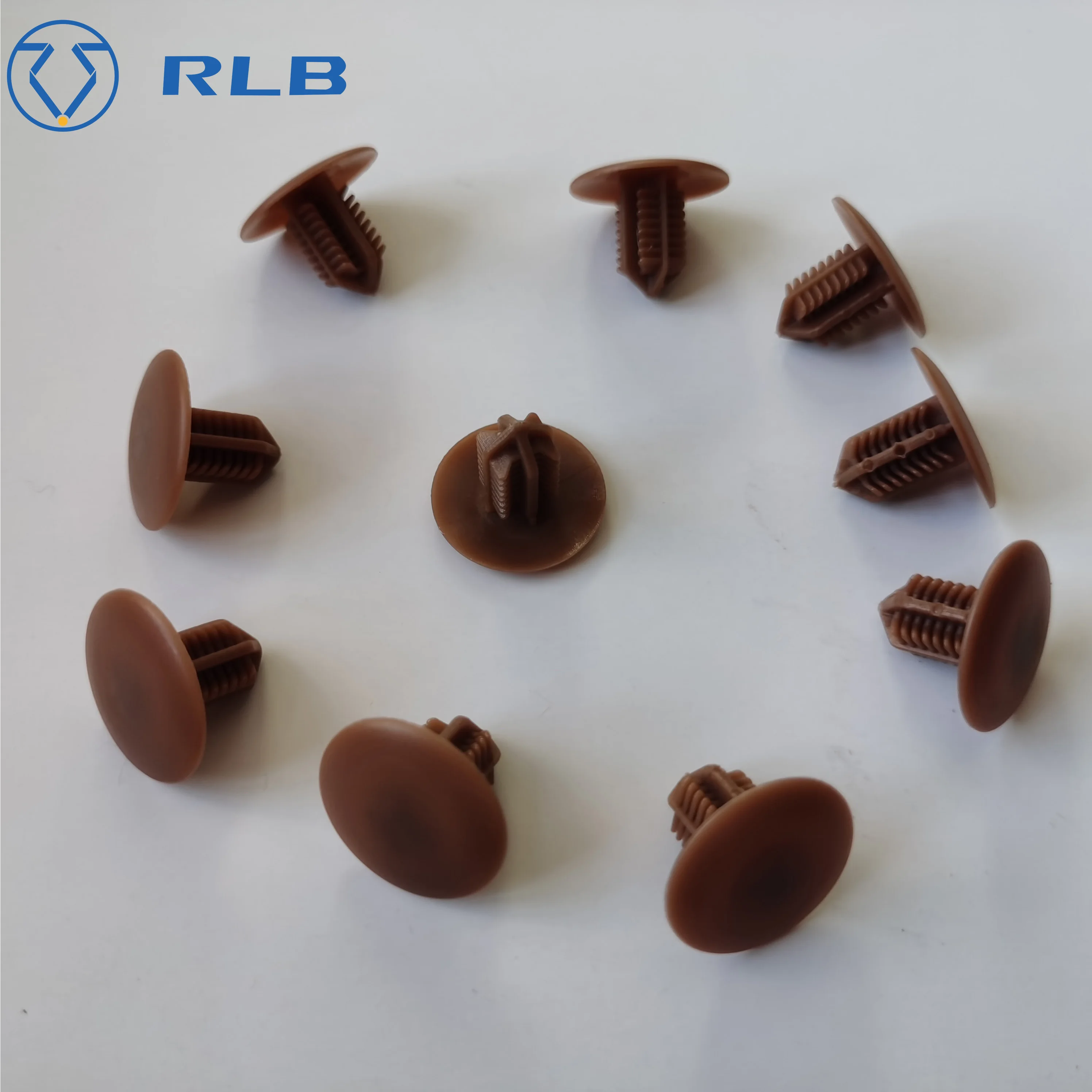 Nylon Trim Car Panel Clips 67771-26230-E0 67771-26230 for Toyota Hiace 2005-2018 Nova 2008+