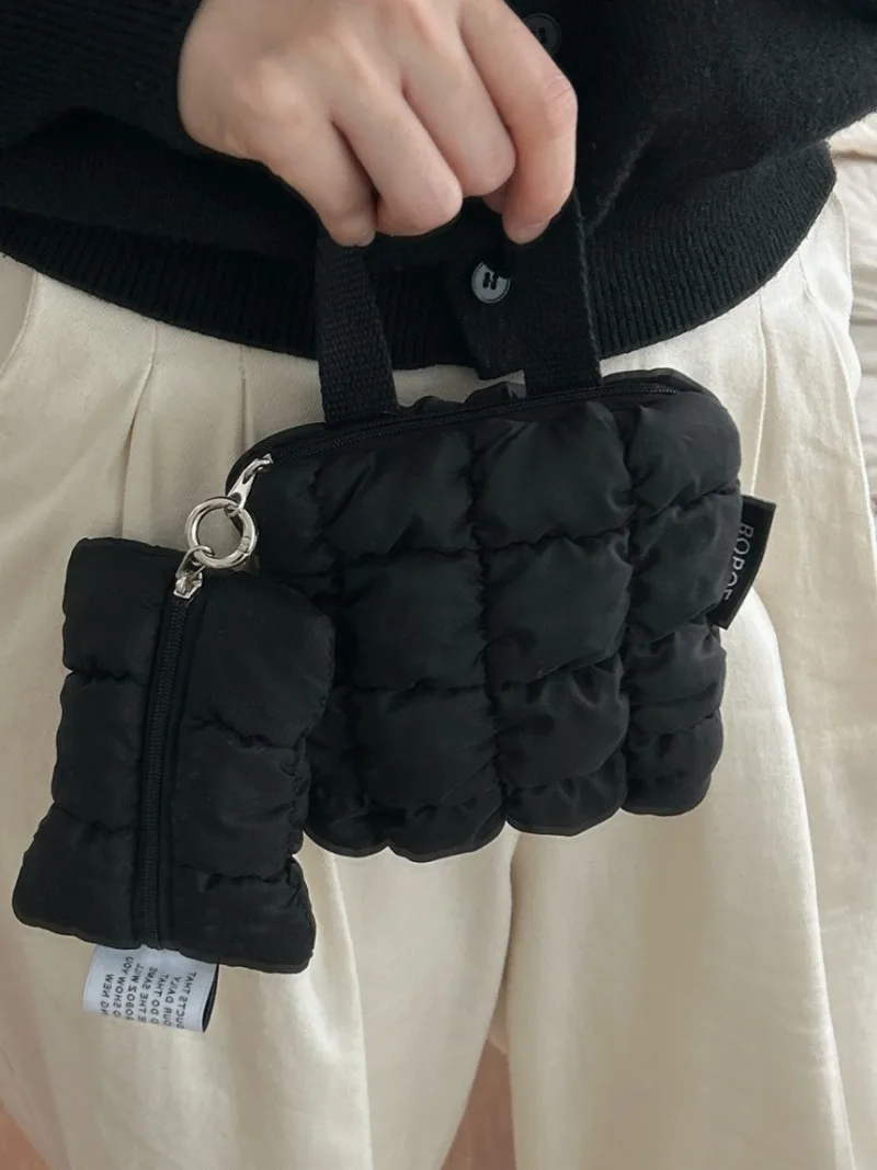 قطعة واحدة من حقيبة مستحضرات التجميل الصغيرة ذات الخصر السحابي، خفيفة الوزن، صلبة، زر إغلاق آمن مع محفظة للعملات المعدنية وحقيبة سماعة الرأس