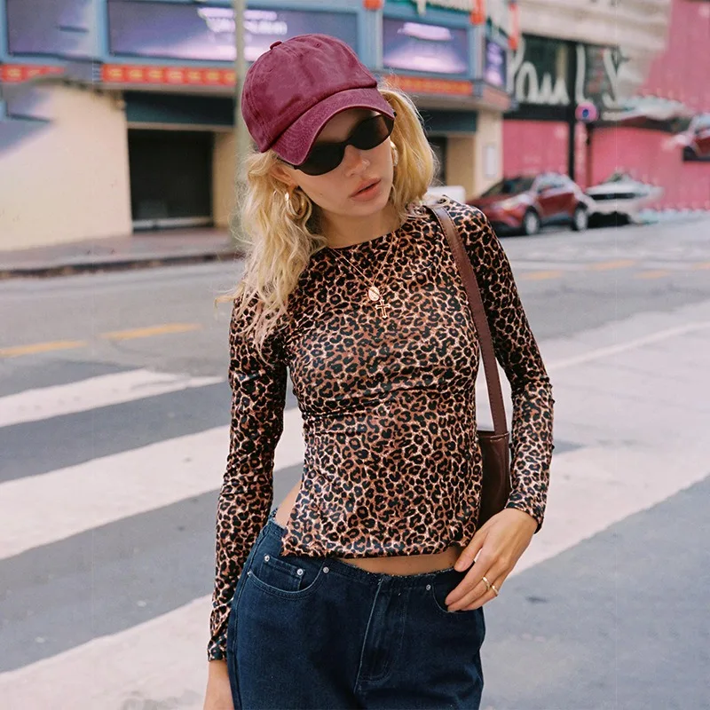 

2025 Autumn Sexy Backless Leopard Printed Slim T Shirt Women O Neck Full Sleeve Bandage Casual Versatile Hipster Street Tees