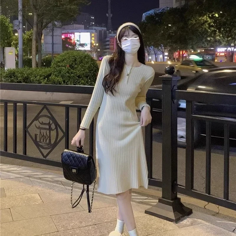 Pitgebreide jurk voor dames in de herfst en winter Middellange trui-jurk tot over de knie voor binnenbasisrok