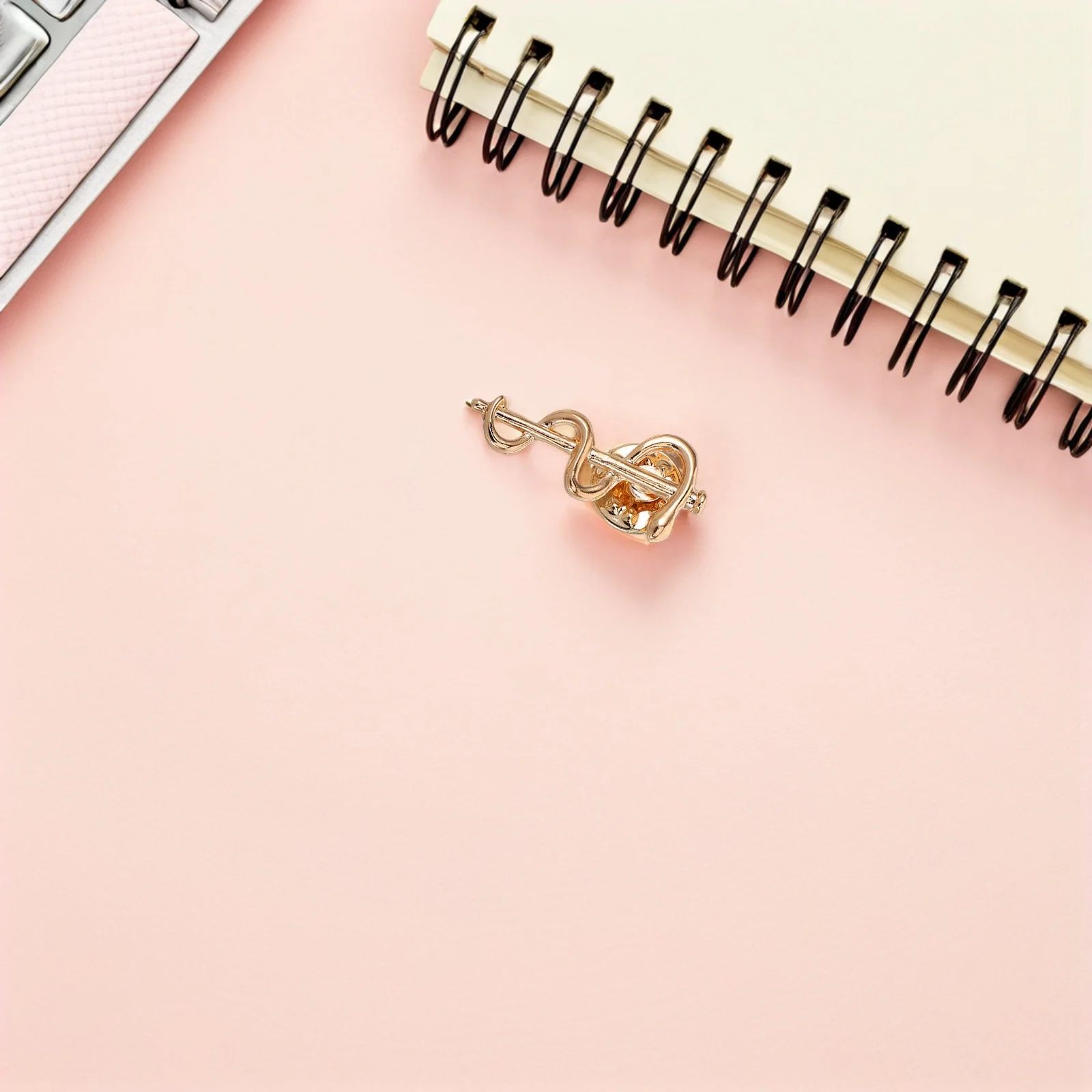 

10pcs Snake Wrapped Brooch Alloy Lapel Pin For Doctors Nurses Vintage Style Professional Accessory Formal Daily Wear