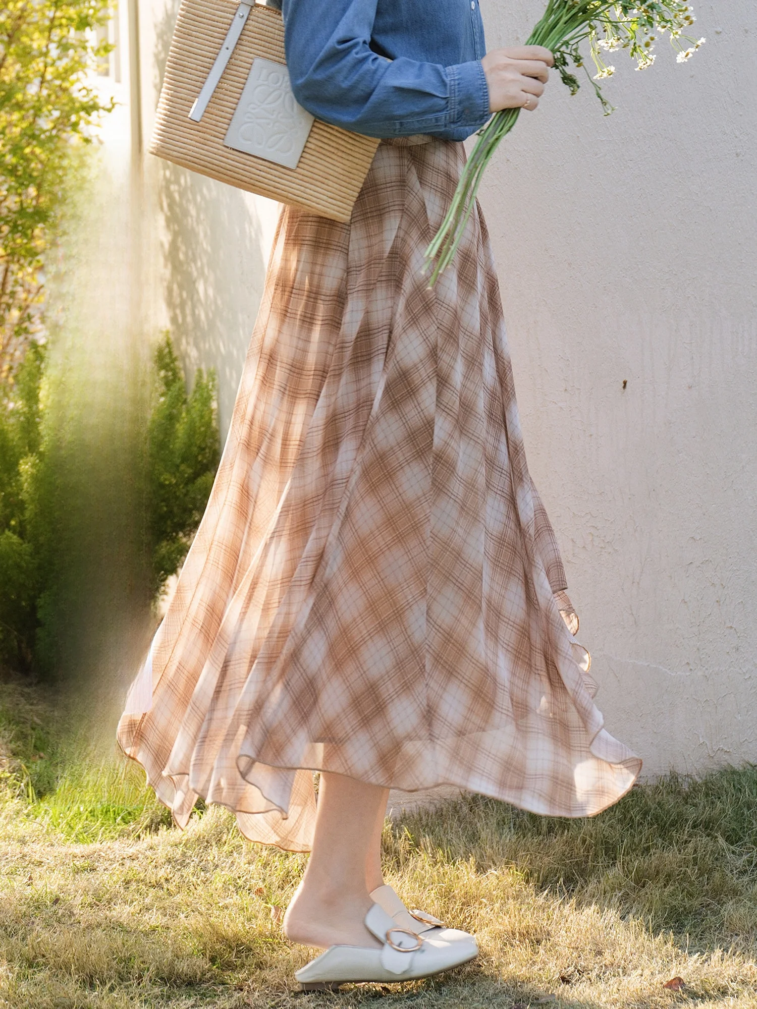 

Юбка миди Apipedream Anne's Poem из шифона в клетку с асимметричным разрезом, женская, свободного кроя, со средней талией, из полиэфирного волокна