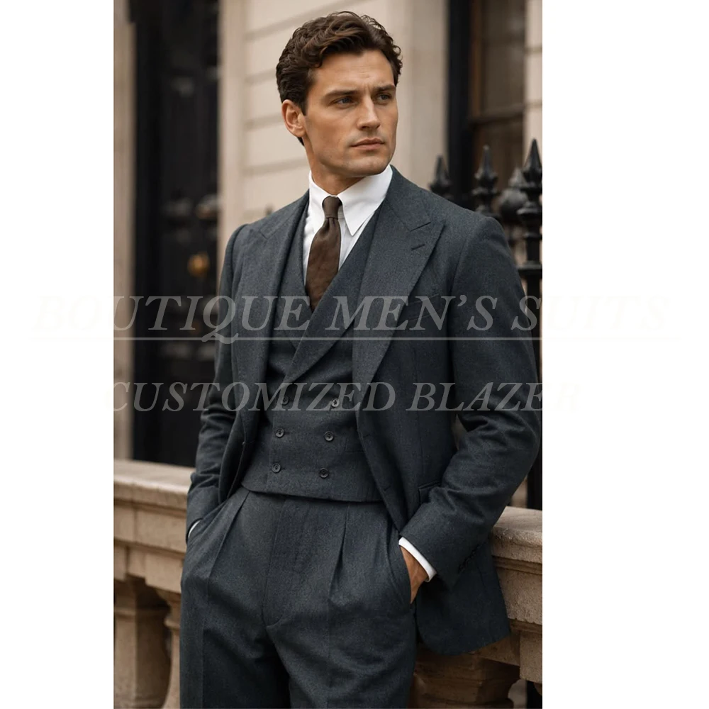 

Elegant Men's Suits For Business Customized Single Breasted Peak Lapel Slim Fit 3 Piece Jacket Pants Vest Full Sets ostume