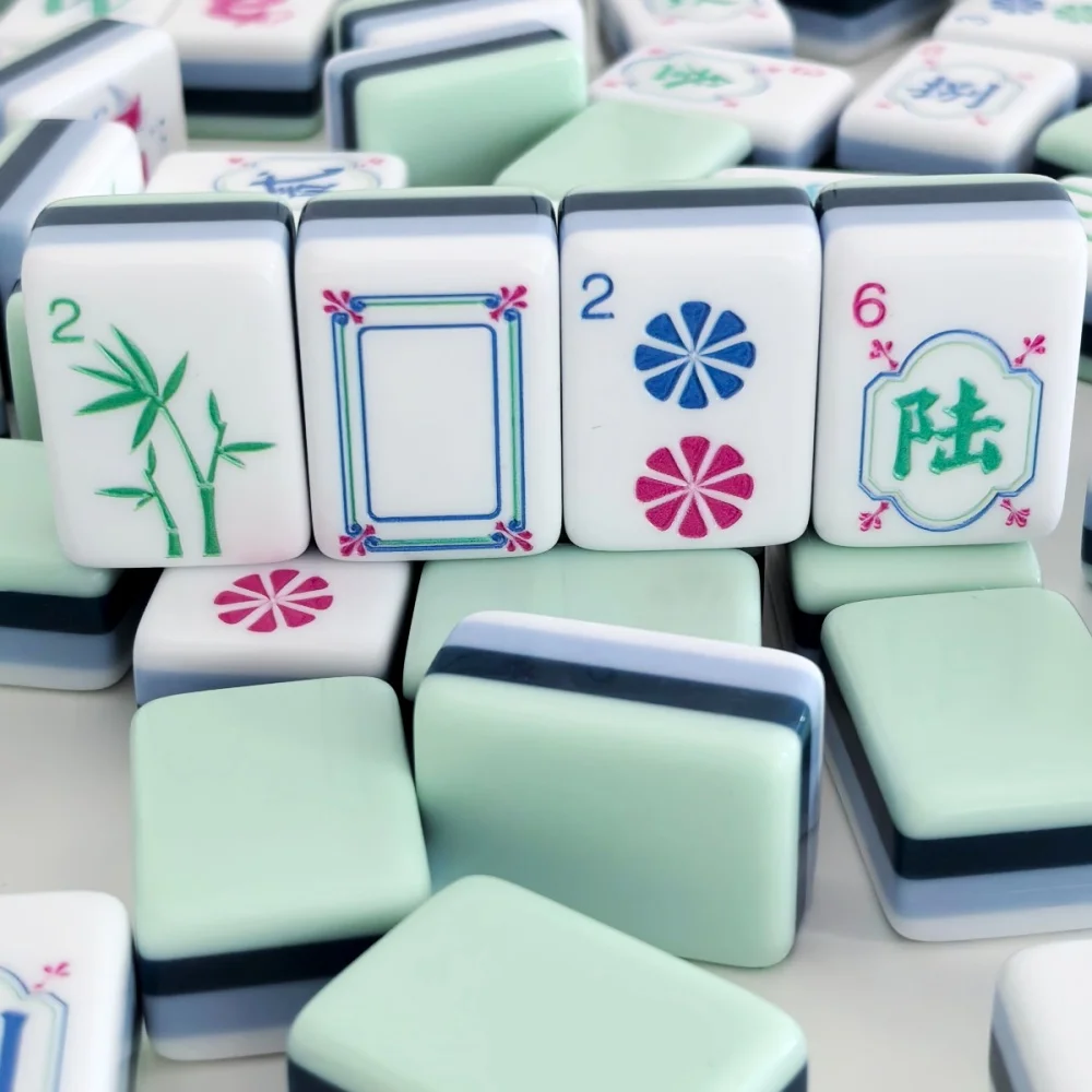 

Hot Sale 4-Layer Acrylic Custom American Mahjong Set Light Cyan Luxury Engraved Mahjong Tiles Board Game Portable Mah Jongg Gift