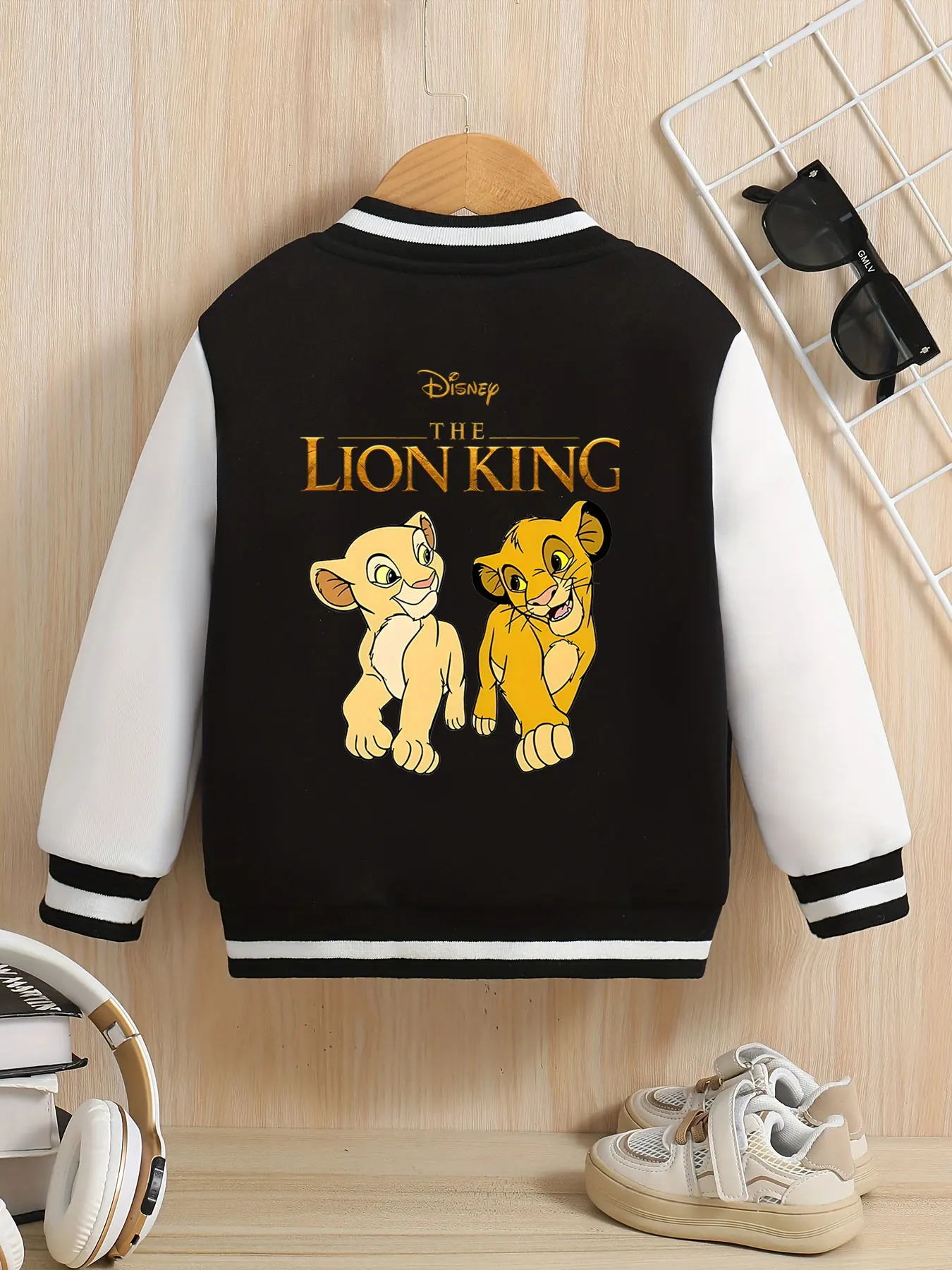 سترة بيسبول للأولاد من MINISO Disney Lion King Pals - طباعة Lion King Pals، تصميم قابل للعكس، مريح ومريح في الارتداء