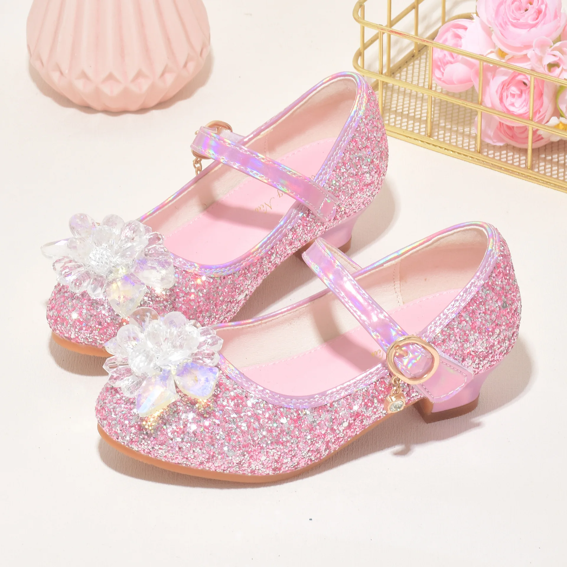 

2026 детские сандалии принцессы на высоком каблуке с бриллиантами, модная танцевальная обувь с кристаллами для девочек, детская блестящая обувь для свадебной вечеринки