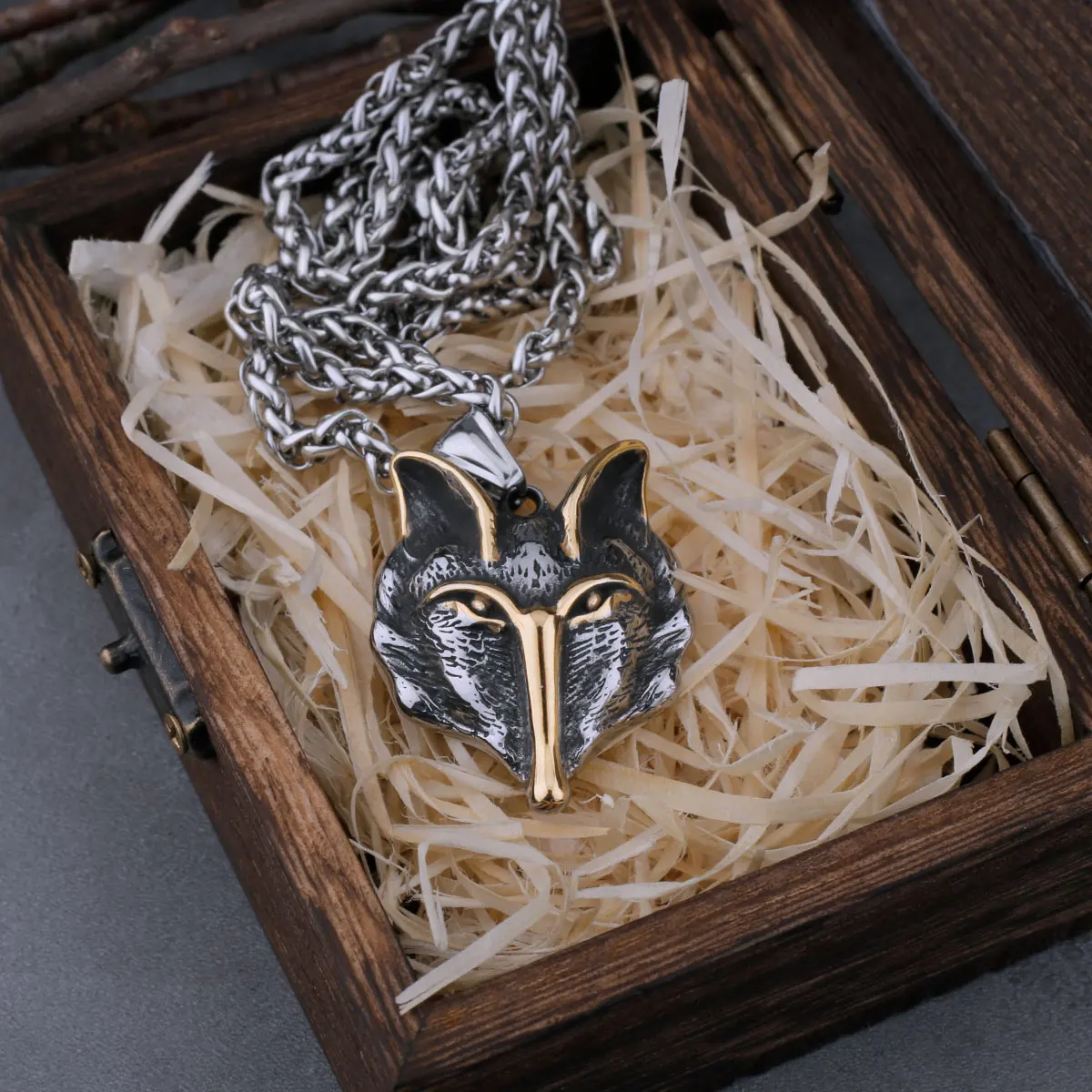 Stainless Steel Nordic Viking Wolf Head Necklace Men‘s Never Fade Amulet Pendant Can Bring Wooden Box Scandinavian Jewelry Gift