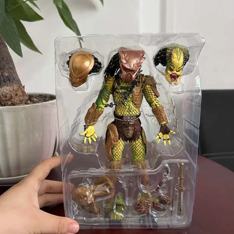 NECA Figure Predator Elder Predator Gold Kenner Leader Clan Chief PVC Action Figure Predator 2 Model Toys Joint Movable Gift