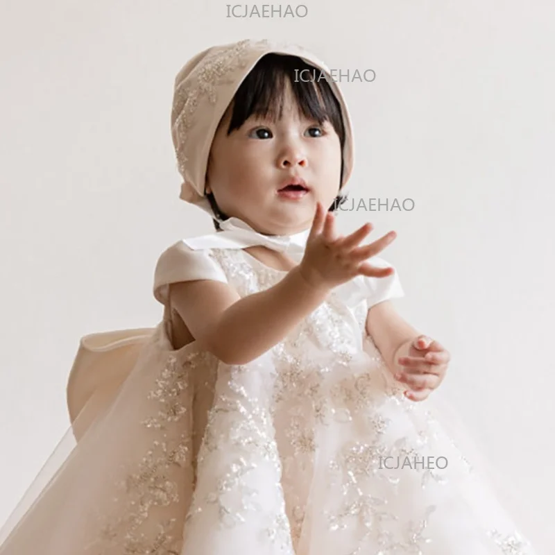 

Cute Baby Girl First Birthday White Short Sleeve Dress Flower Girl Tutu Princess Gown CostumeChildren Week Catch Party Wedding