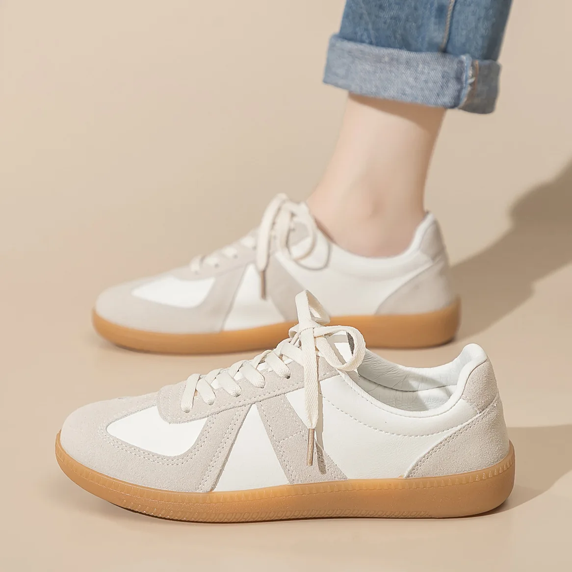 

Versatile casual white shoes for women, Korean version, men's and women's moral training flat bottomed board shoes