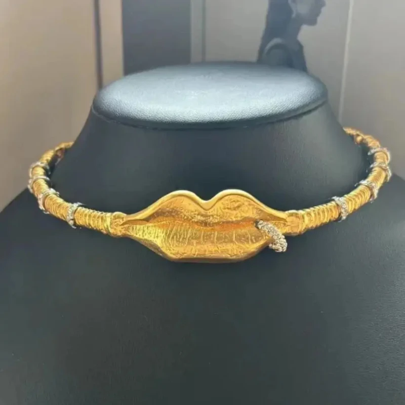 

Gazing Jewelry High-quality and exquisite mouth collarTrendy and Fashionable Gifts