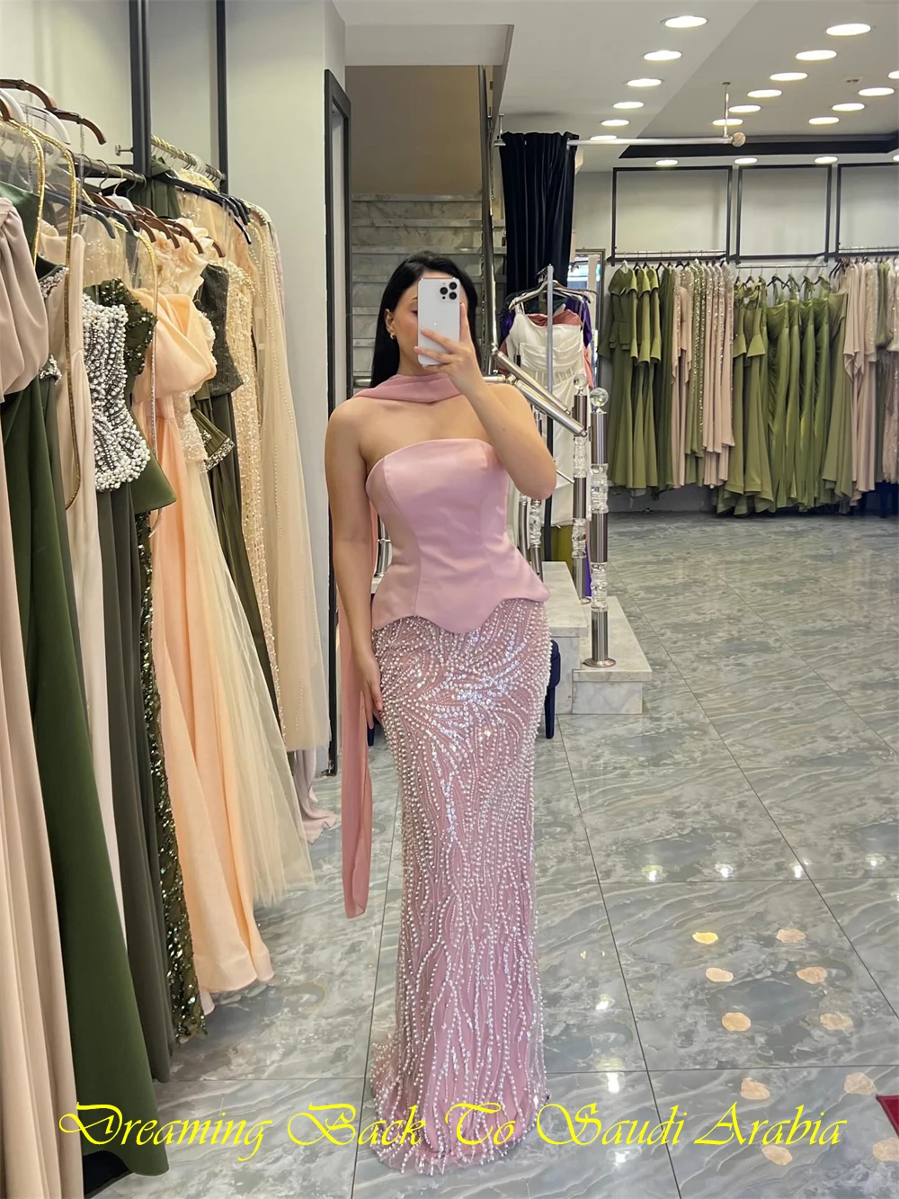 Customized Classic Pink Organza Evening Dress Elegant Strapless Sleeveless Celebrity Gowns Formal Straight Crystal Party Dresses