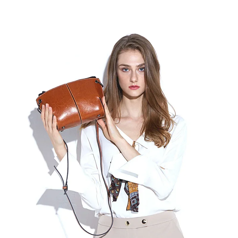 

New Fashion Retro Solid Color Sewing Thread Shoulder Bag Large Capacity Splicing Crossbody Bag Oil Wax Leather Concise Shell Bag