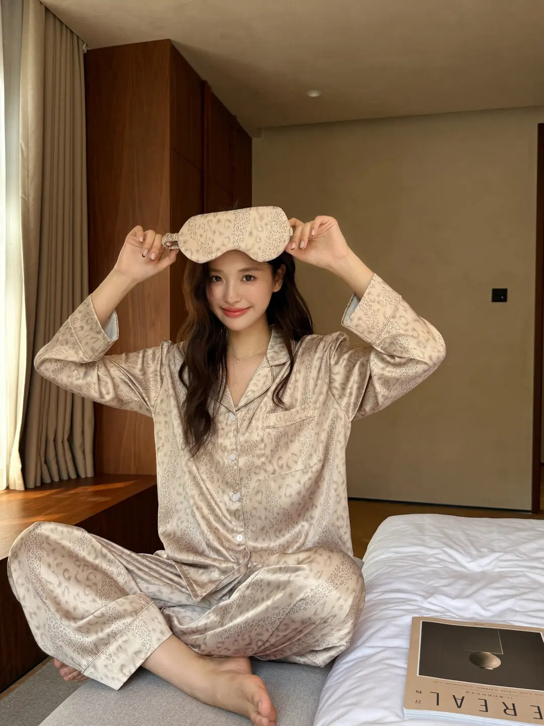 leopard-print-silk-spwear-set-women's-smooth-home-clothes-long-sve-loose-fit-comfortable-home-faion-outfit