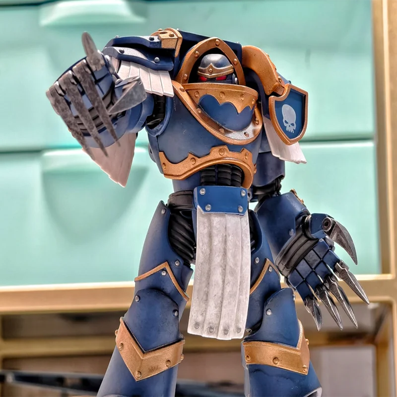 

Оригинальная фигурка JOYTOY Dark Source Warhammer Horus Chaos Extreme Warrior Iron Rider Terminator Team 1:18 Mobile Soldier, в наличии