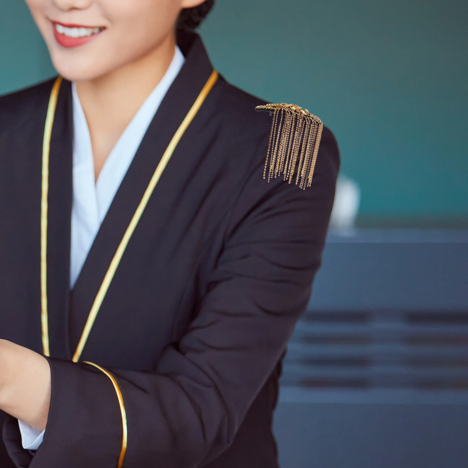 

Punk Shoulder Epaulets with Tassel Fringe Vintage Armor Badge Decorative Arm Rivet Mark for Men Uniform Costume Board Style