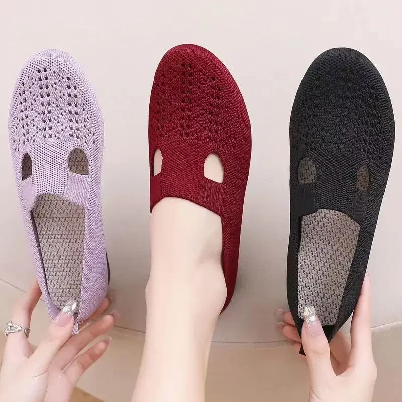 Sapatos de slip-on respiráveis leves em malha para mulheres, sapatos casuais, cor sólida, versáteis, baixa ajuda, sapatilha plana, 2021