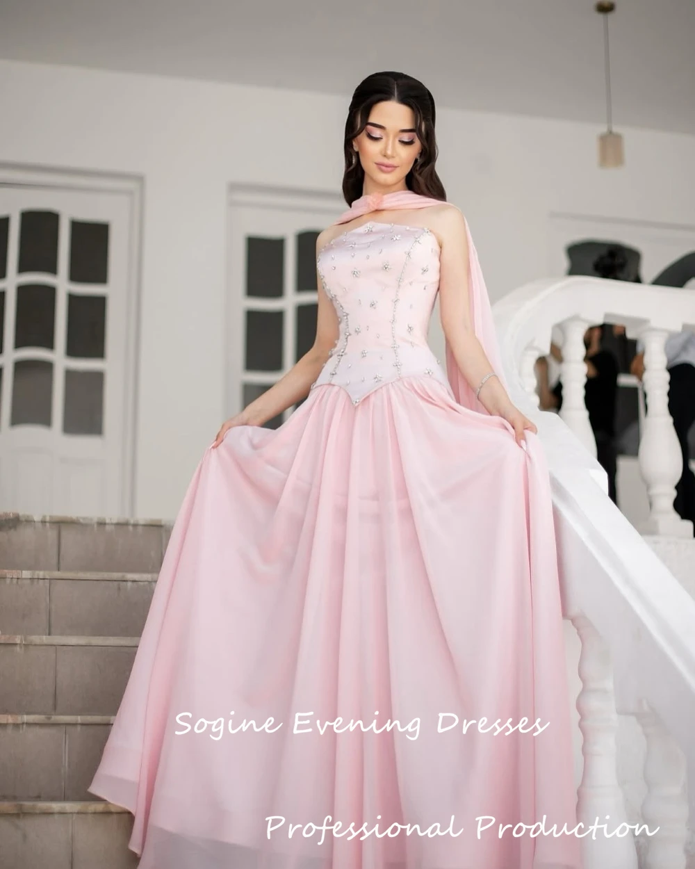 

Satin-Chiffon Customized Pink Evening Dresses For Women Luxurious Crystal فساتين سهرة A-Line Strapless Prom Dress