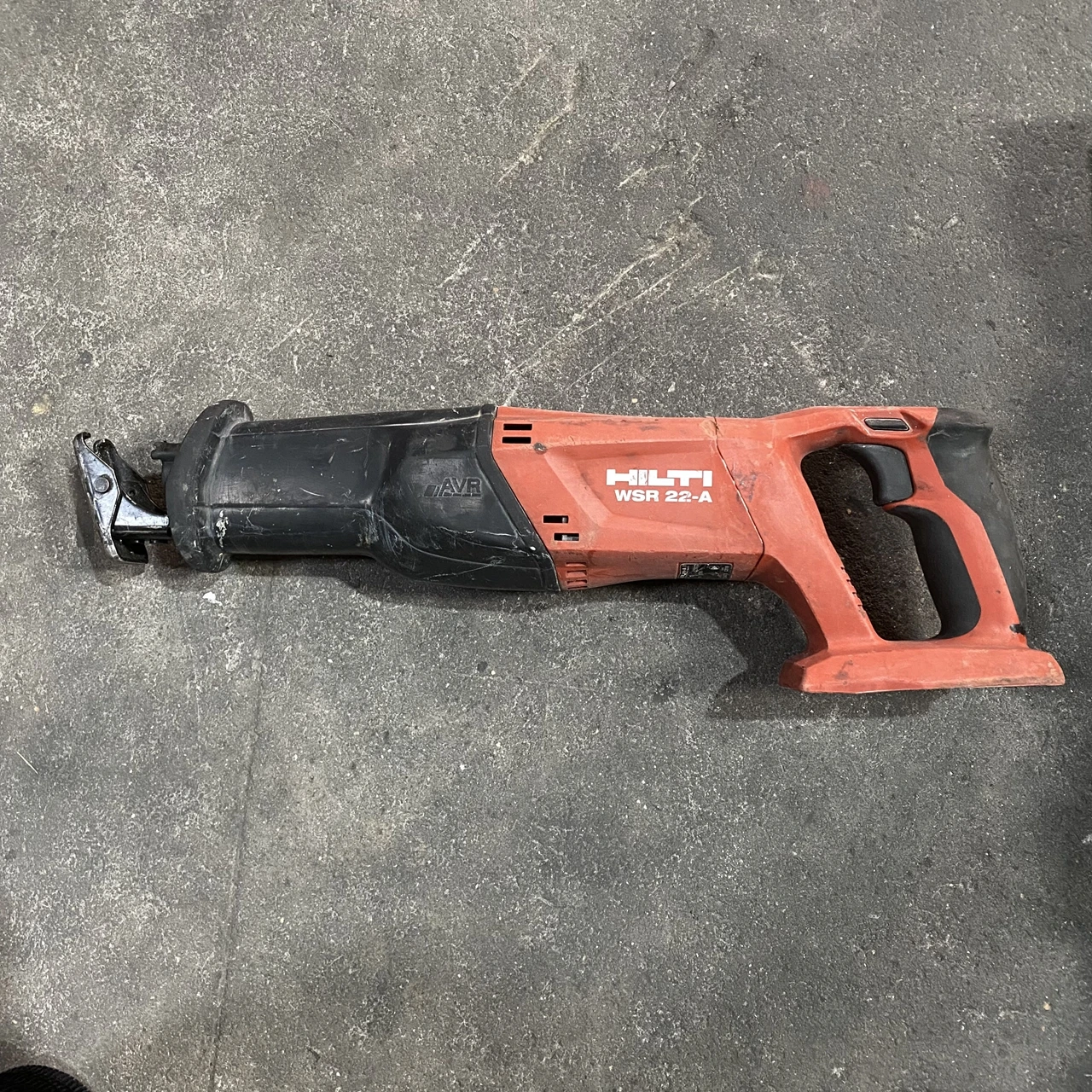 

HILTI WSR 22-A аккумуляторная амортизирующая сабельная пила с литиевой батареей, б/у — только корпус