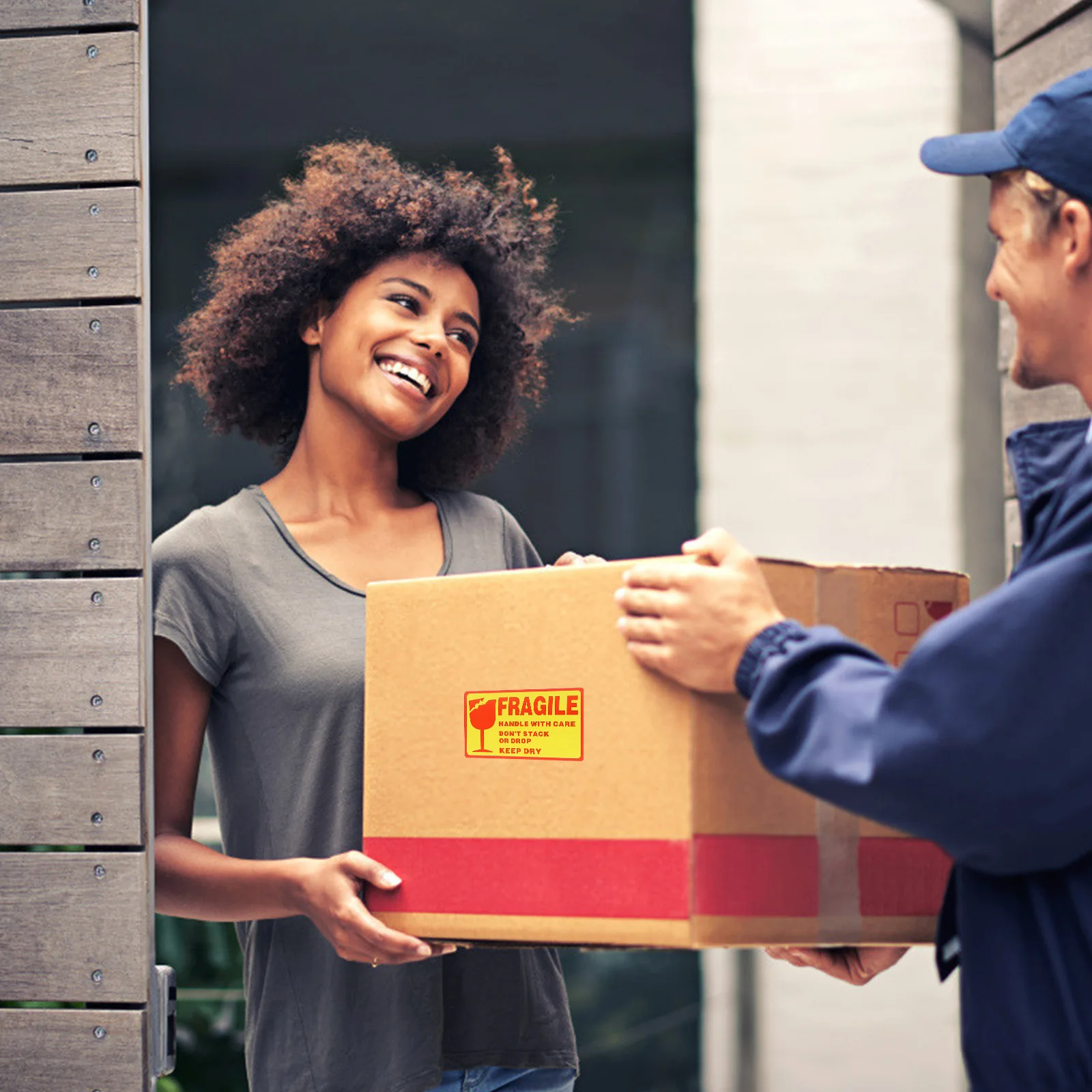 

1 Roll Fragile Sticker Professional Coated Paper Handle Care Label Shipping Packing Warning Adhesive Decal Packing Fragile Label