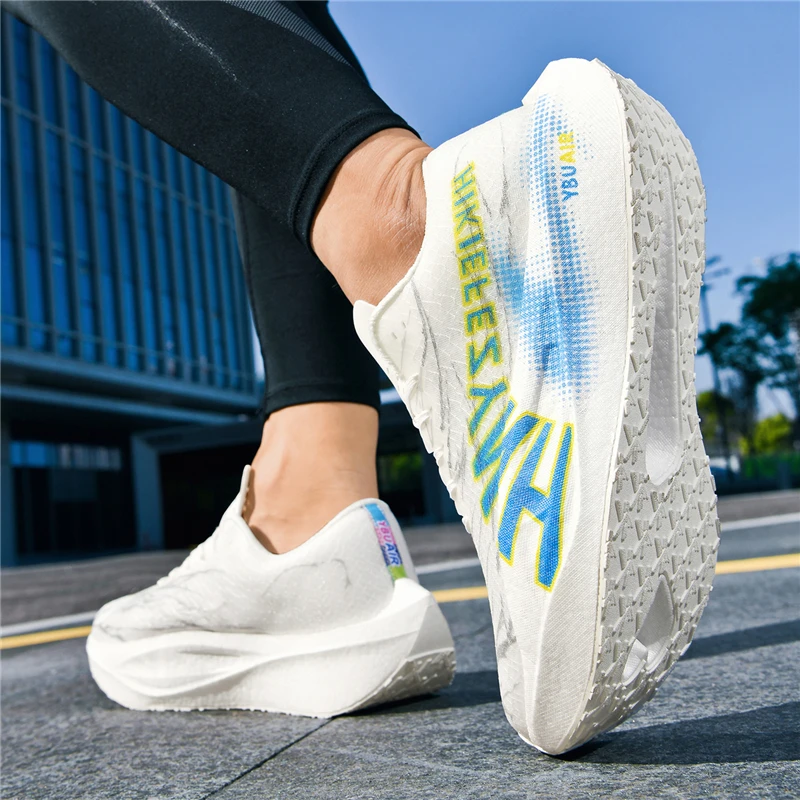 New model mesh lightweight and breathable running shoes for men shock-absorbing racing sports shoes for women