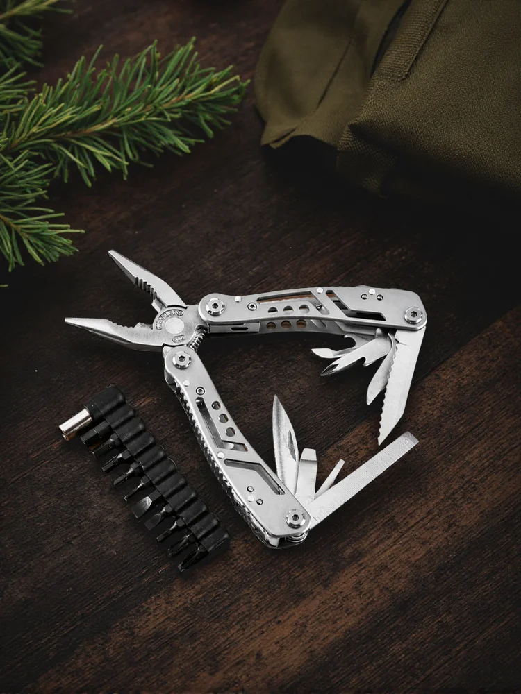 Multifunktionales Klapp-Multitool – Tragbares Outdoor-Camping- und Überlebenswerkzeugset aus Edelstahl (inklusive Schraubendreher-Bits); geeignet für Wandern, Reparaturen und Notfälle.