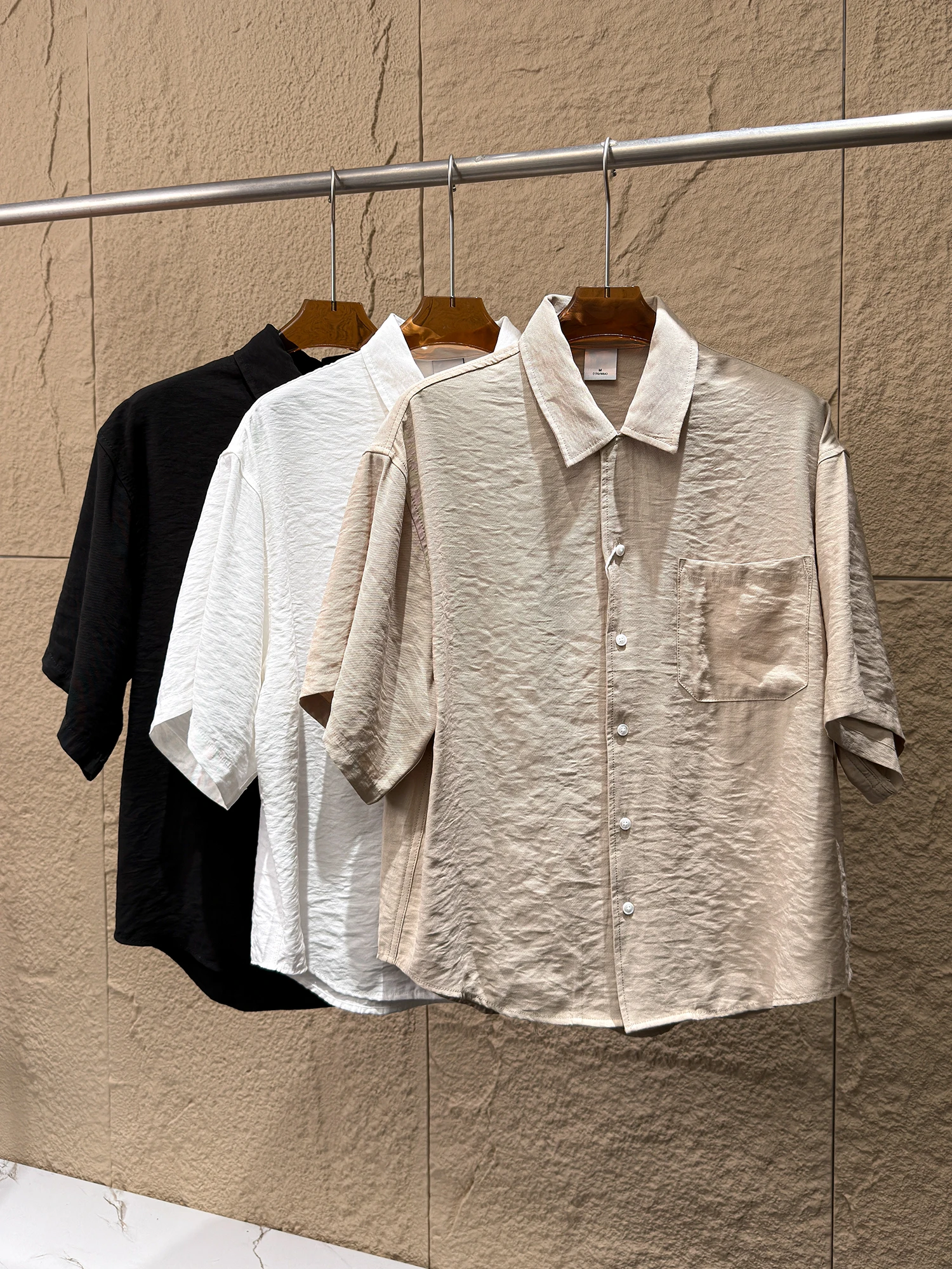 

Lightweight Loose Men's Short Sleeve Shirt Silk Smooth Breathable Summer Casual Style Chinese Brand Fein Casual Fashion