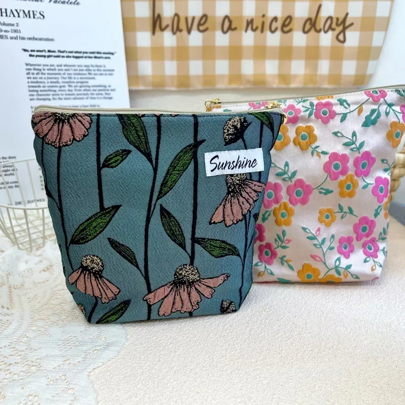 Ladies Clutch Make Up Case Lipstick Tampon Sanitary Pad Pouch Card Holder Floral Embroidery Makeup Bag Travel Cosmetic Bag