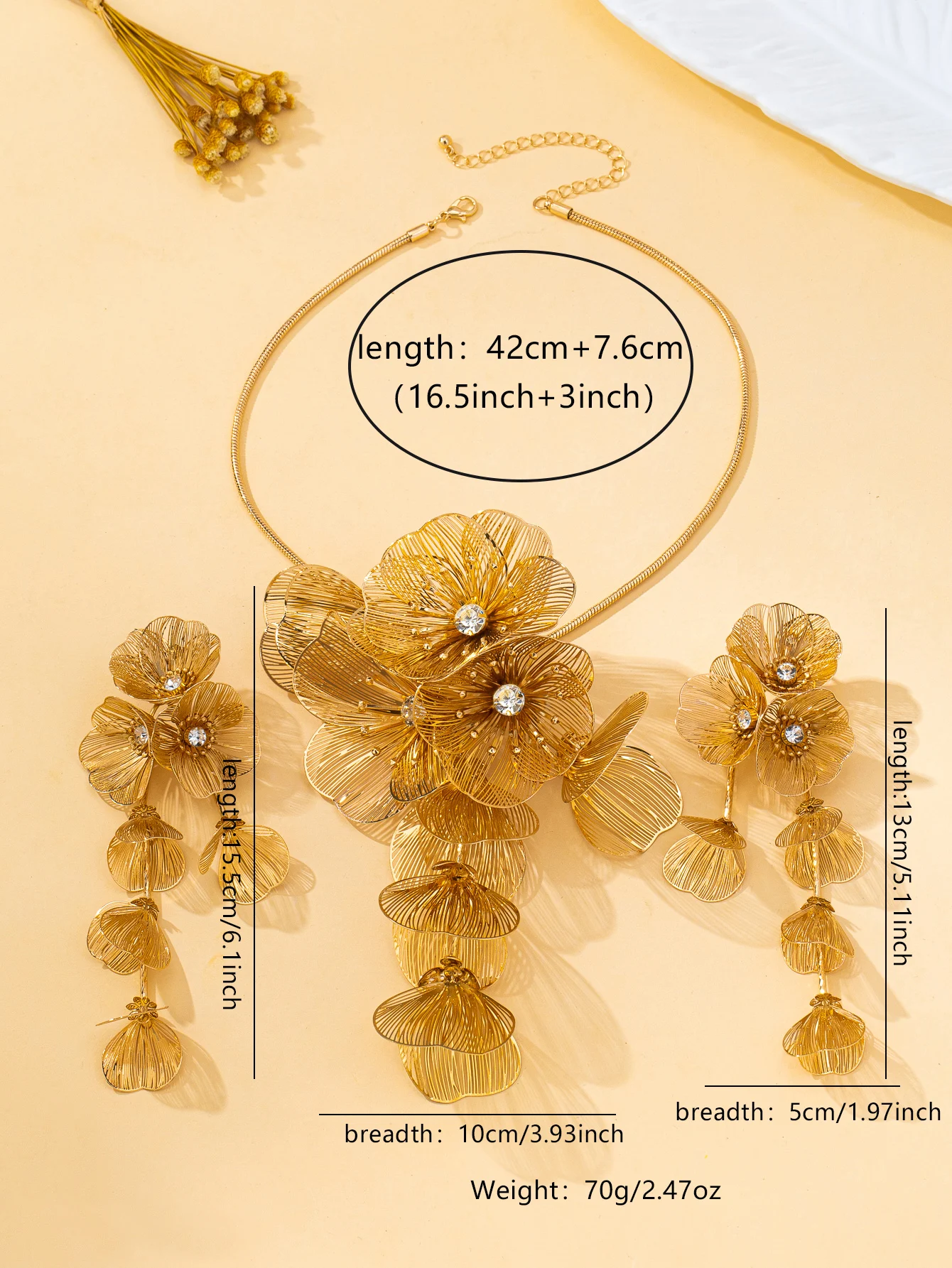 Auffälliges Gold-Hohlblumen-Schmuckset für Damen, lange Quasten-Ohrringe, große Blumen-Statement-Halskette, Hochzeits- und Party-Accessoires – Detail 6