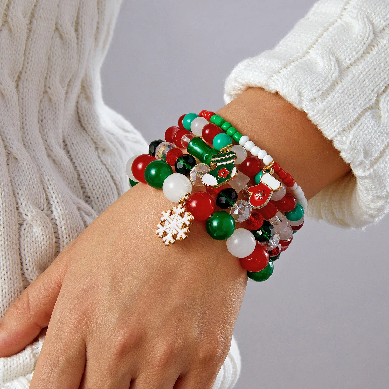 5 Stück Weihnachtsbaum-Elch-Anhänger-Armbänder für Frauen, handgefertigt, bunt, Kristall, mehrschichtig, Perlenarmbänder, Neujahr, Schmuck, Geschenke – Detail 1