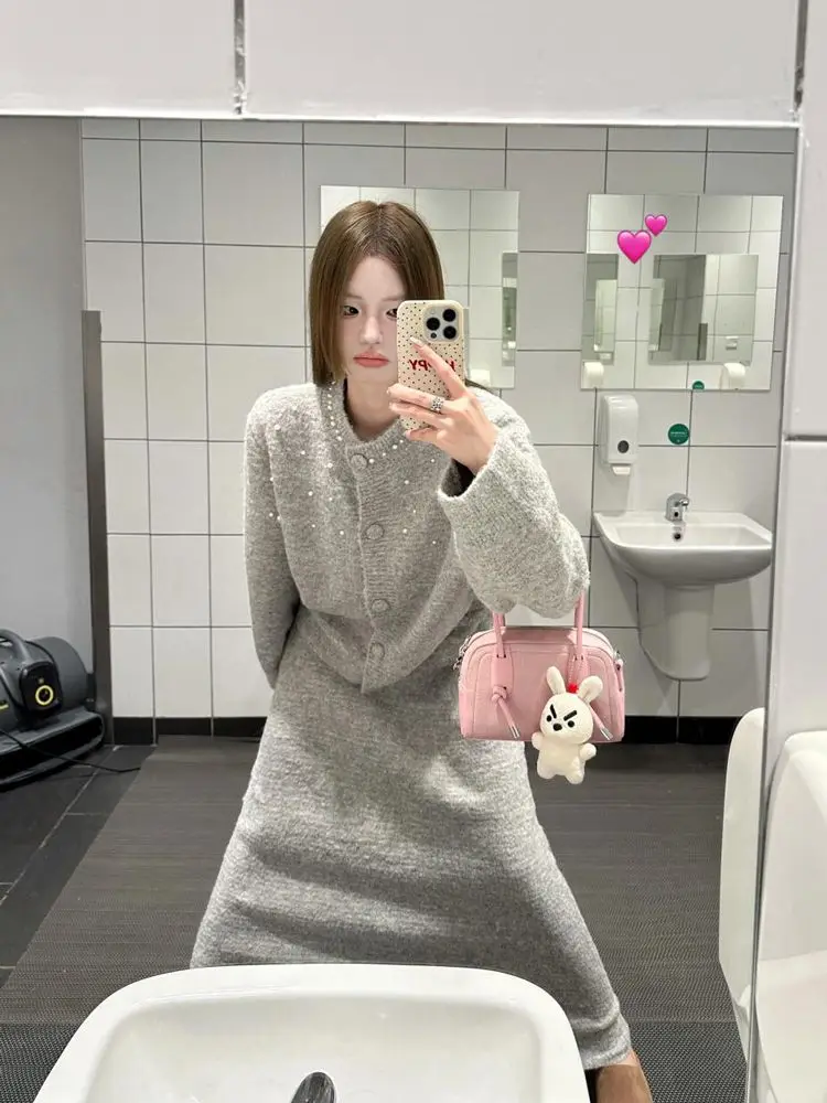 

Серый вязаный свитер с юбкой из бисера, комплект женской свободной повседневной одежды для отдыха, комплект из двух предметов, осень-зима