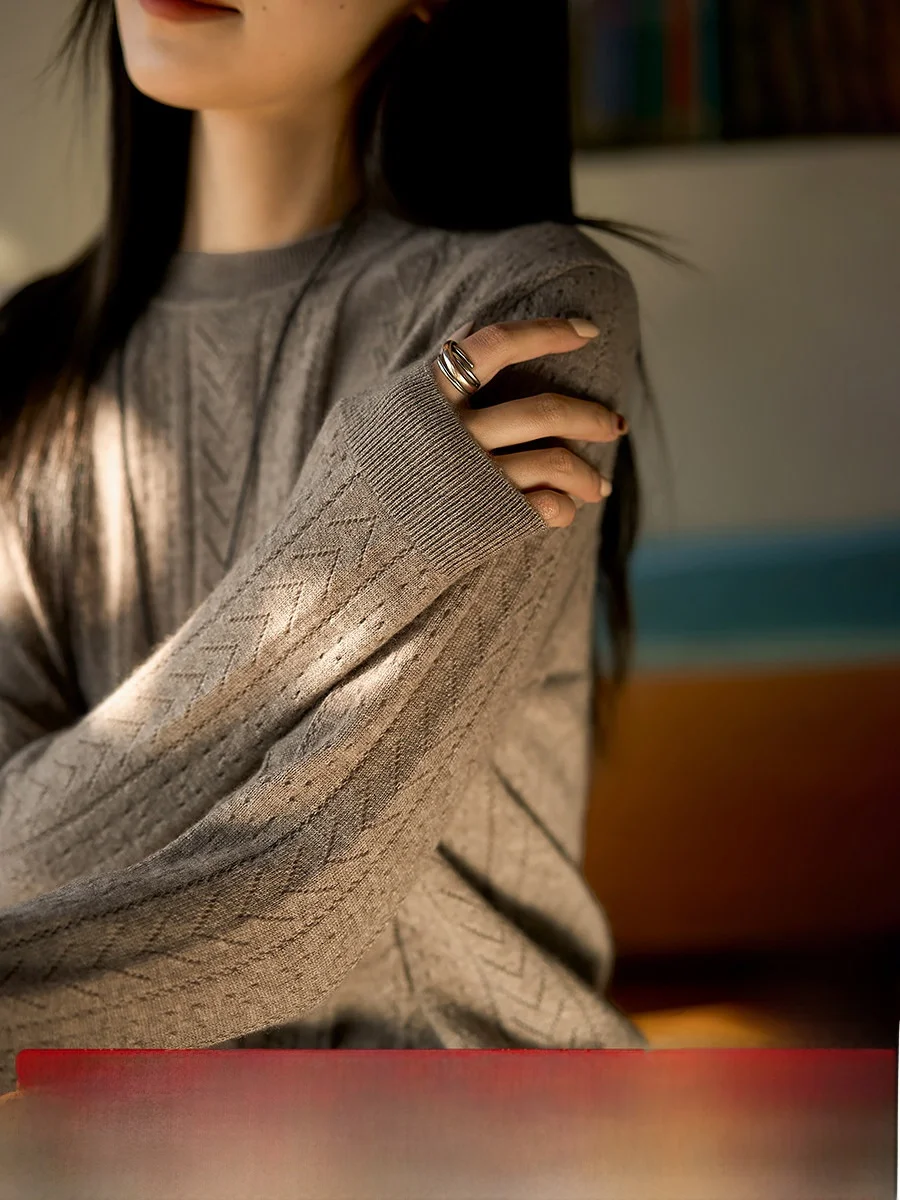 

Warm Hearted Woolen Sweater round Ne Knitted Sweater Women's Loose Fit Long Sve Winter Faion Xhange Lazy Hole Punching