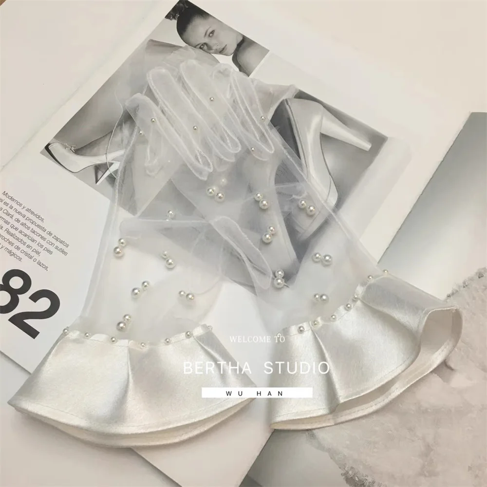 

Cathy White Tulle Wedding Dress Gloves Short Elegant Splicing Together Bridal Gloves Versatile Photo Accessories Pearl Retro