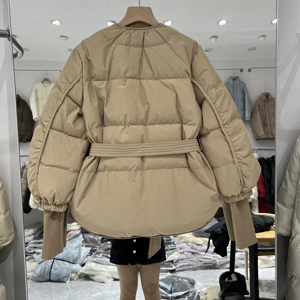 2023 Nieuwe Ontwerp 90% Witte Eend Donsjack Vrouwen Winter Solid Sjerpen Puffer Jas Korte Vrouwelijke Zoete Kantoor Parka Met riem