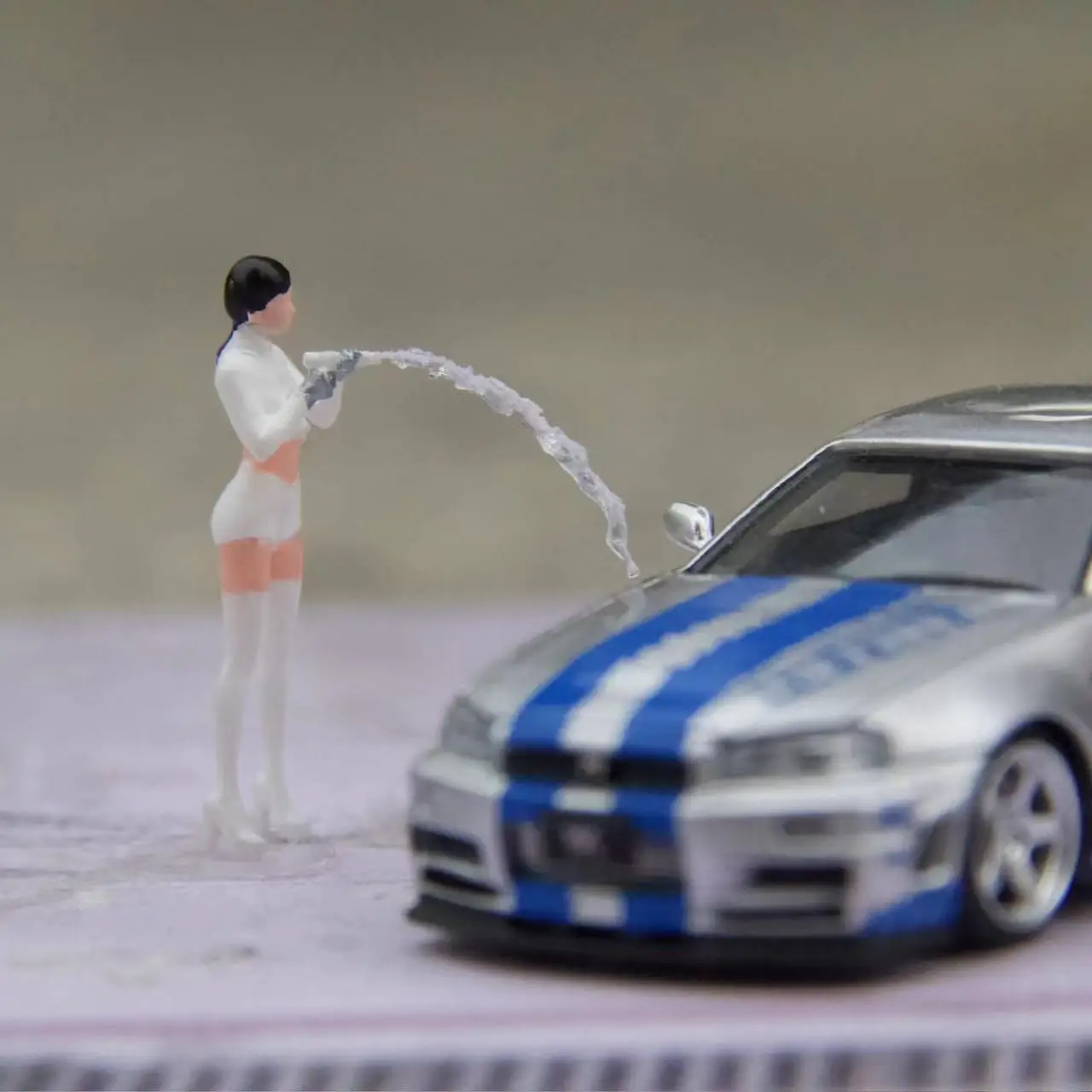 โมเดลฟิกเกอร์สาวล้างรถขนาด 1:64 สำหรับฉากจำลองบนโต๊ะทราย อุปกรณ์ตกแต่งไดโอรามา