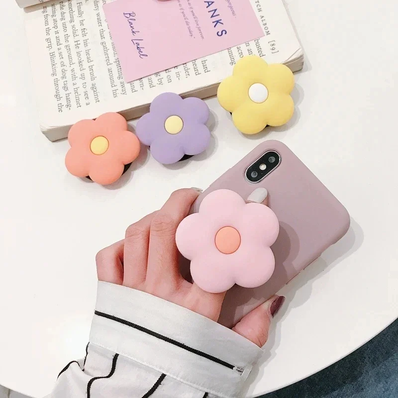 Suitable for foldable smartphone holder with small flower design and expandable finger grip