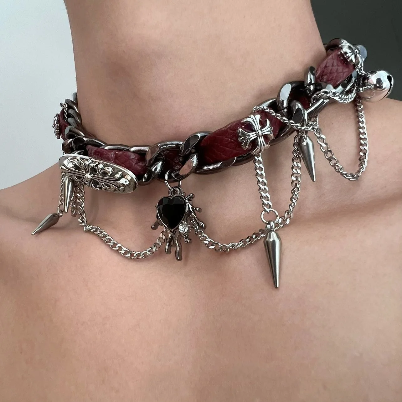Chocker Wrapped Riveted Metal Leather Collar Punk Heart-shaped Girl Y2k Subculture Niche Necklace for Women Halloween 2025 Goth