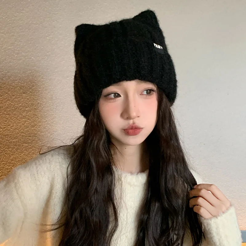 New Women's Letter Label Bear Knit Beanie, Fashion Cute Bear Pattern Winter Warm Pullover Hat