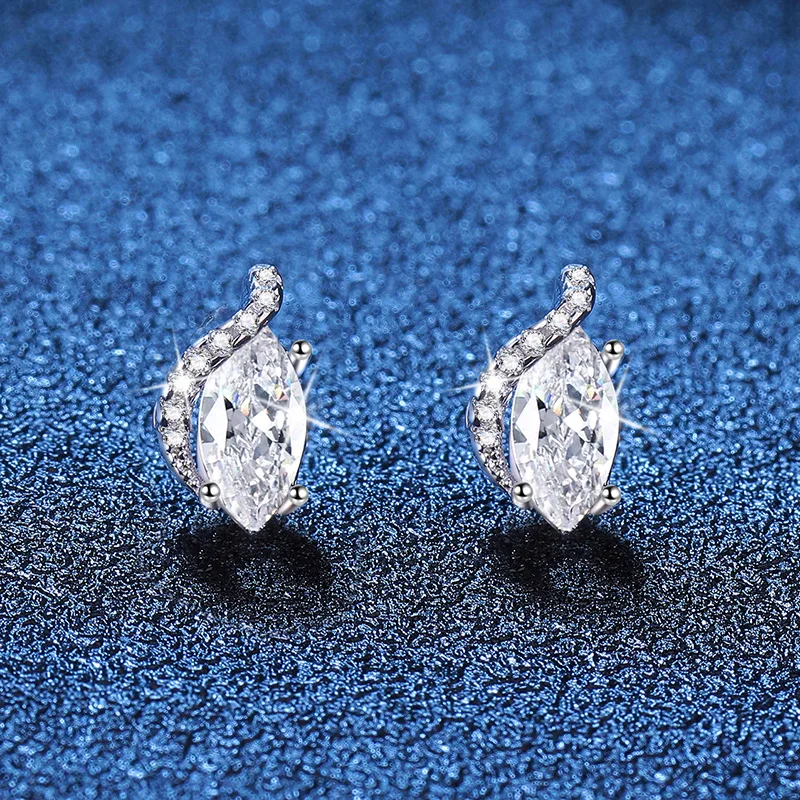 

Platinum PT950 18K Gold Angel's Eye Moissanite Earrings D Color 1 Carat Moissanite Light Luxury Personalized Earrings for Women