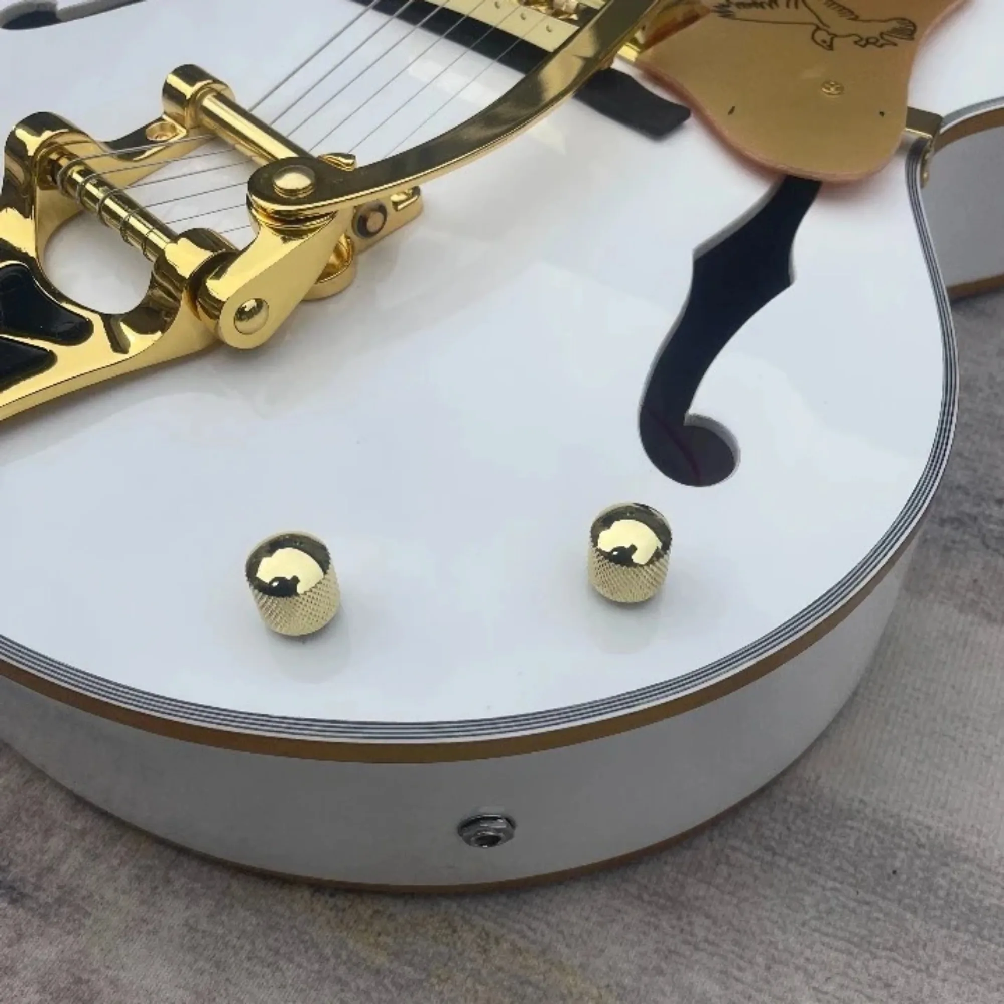 White Semi Hollow Special Offer Gloss  Jazz G  Electric Guitar Dual Gold Passive Humbuckers Gold Vintage Tremolo System Gift