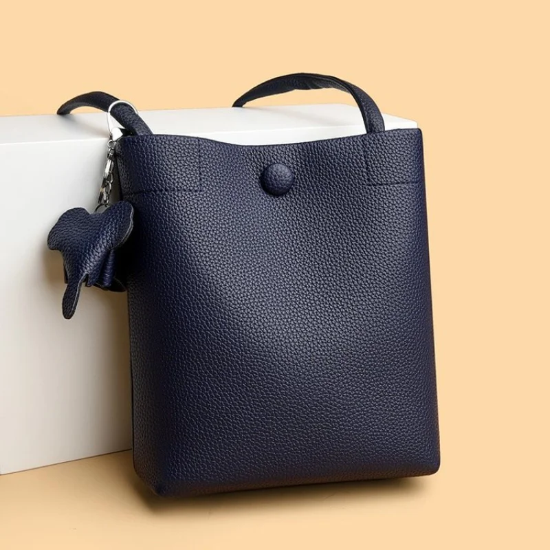 حقيبة يد نسائية مصنوعة من الجلد الفاخر ذات جودة عالية ومظهر يومي عصري من باريس ​