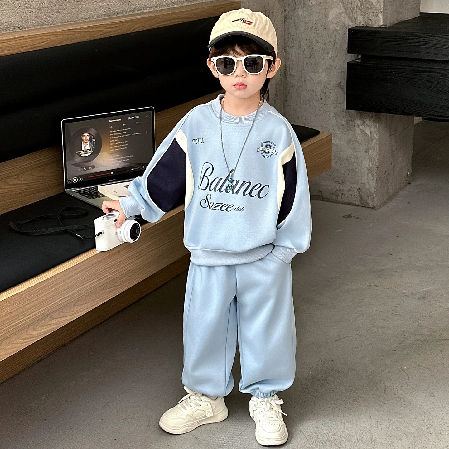 

Повседневный спортивный комплект для мальчиков: худи свободного кроя с цветными вставками и брюки, модный детский костюм из двух предметов для весны и осени