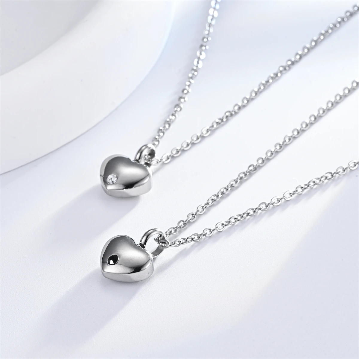 New Stainless Steel Small Heart Shaped Memorial Ash Urn Necklace with Cubic Zircon for Pet Human Ashes Fashion Jewelry Wholesale