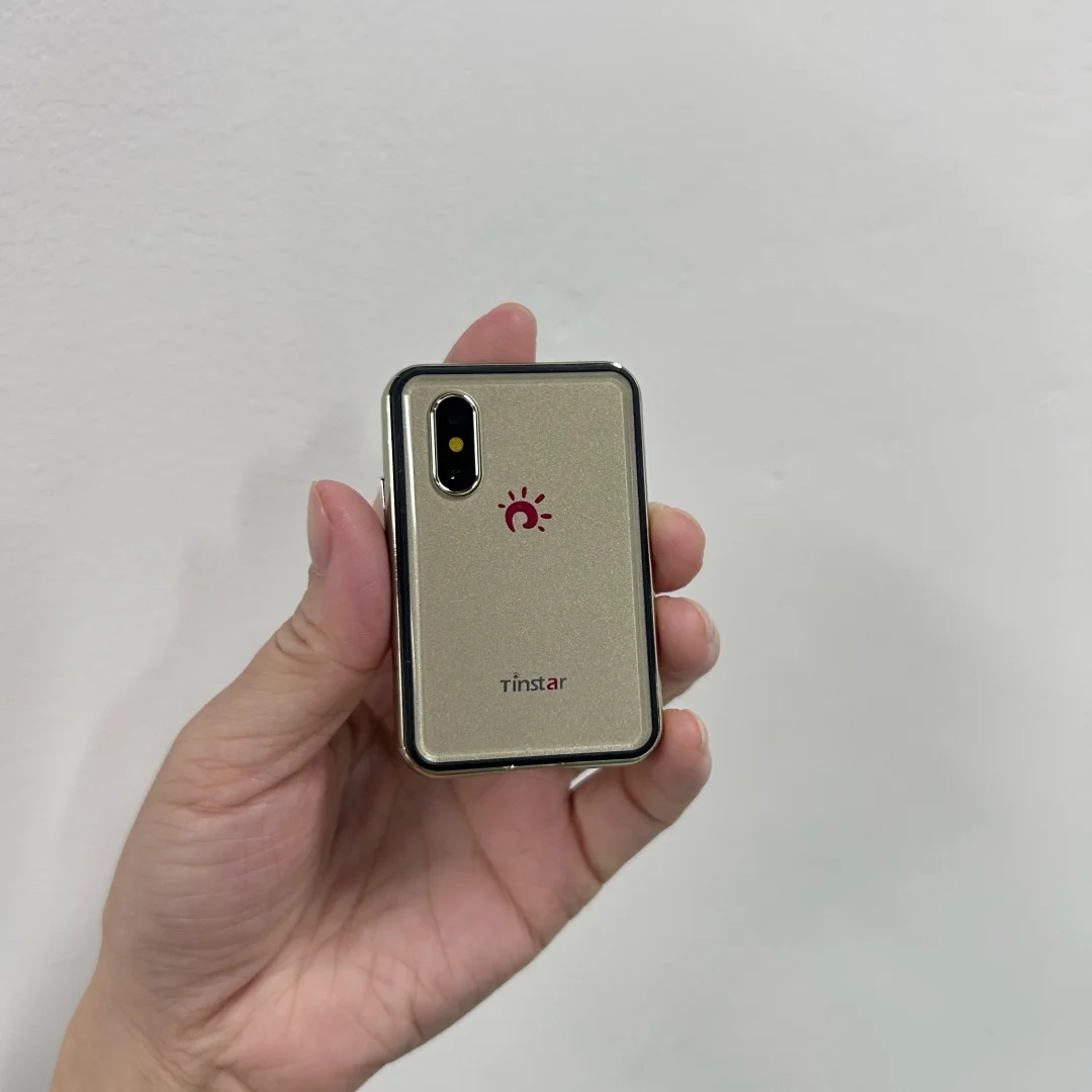 8XR Super Mini Smartphone 1.77inches Touch Display 2G GSM Mobile Phone Wireless Dialer Small Phone SMS Multimedia CellPhone