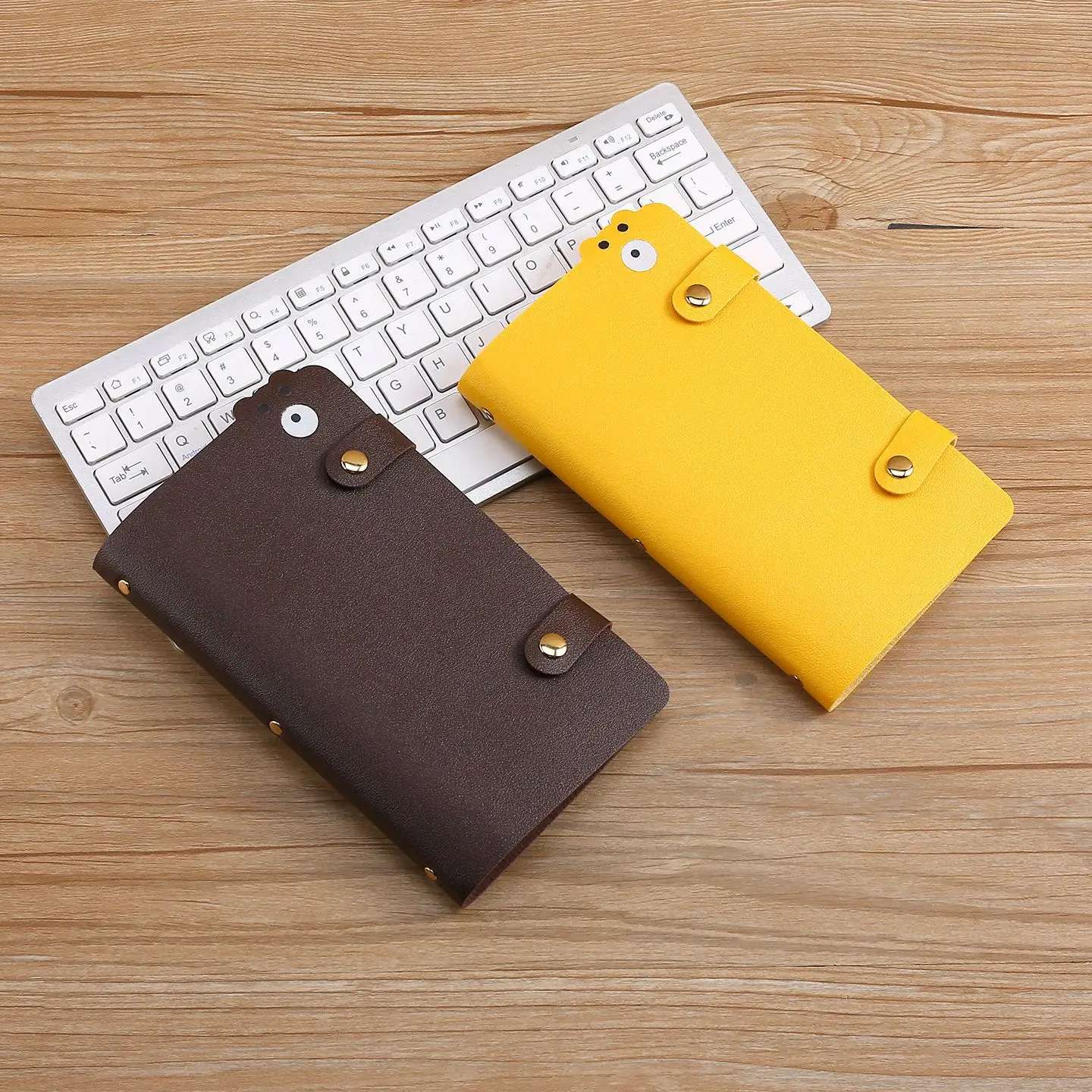 Bank card holder protection case, suitable for both men and women, multi-slot PU leather cute bear card holder